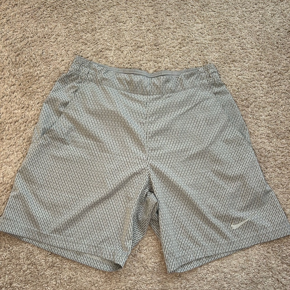 Nike Light Gray Patterned Athletic Shorts